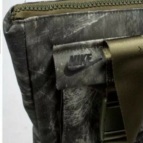 Nike- Pocket Printed Unisex Tote- NWT - Picture 3 of 7